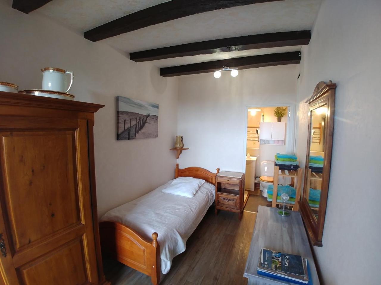 Manoir Le Cristal " Les Entrees Du Futuroscope A Petit Prix Bed & Breakfast Beaumont  Luaran gambar